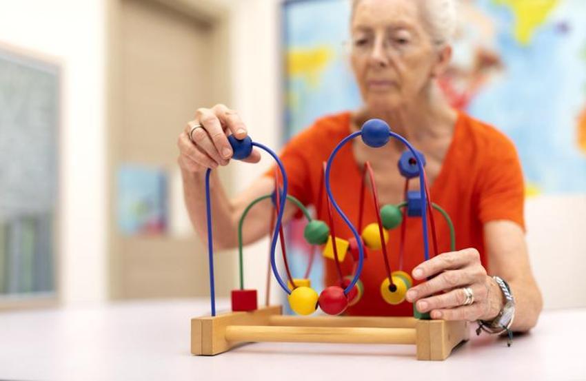 Alzheimer’da çığır açan gelişme! Bir ilk gerçekleşti, hastalığı yavaşlattığı kanıtlandı