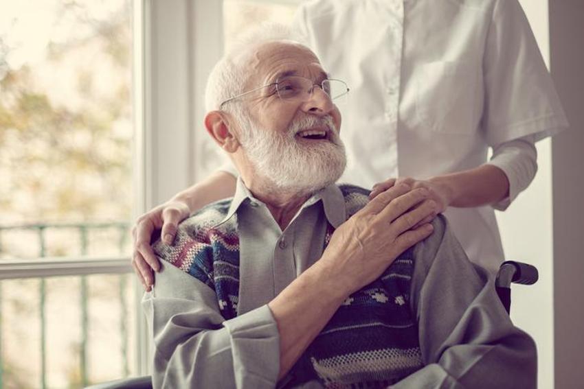 Alzheimer’ın 12 alarm belirtisi! 30 yıl önce başlıyor...