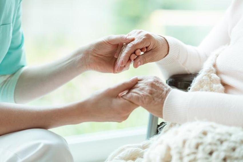 Alzheimer’ın 12 alarm belirtisi! 30 yıl önce başlıyor...