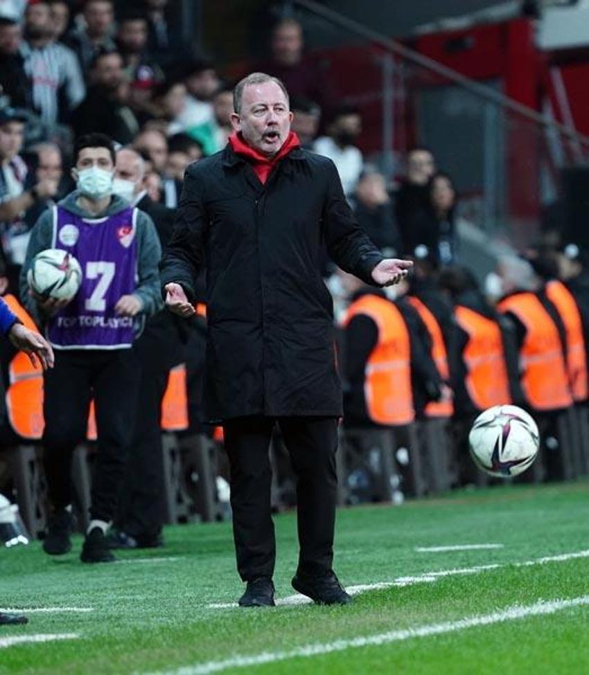 Giresunspor mağlubiyetinden sonra Beşiktaş'ta Sergen Yalçın'a öfke! Tecrübeli teknik adamdan istifa açıklaması! 'Ben oynamıyorum'