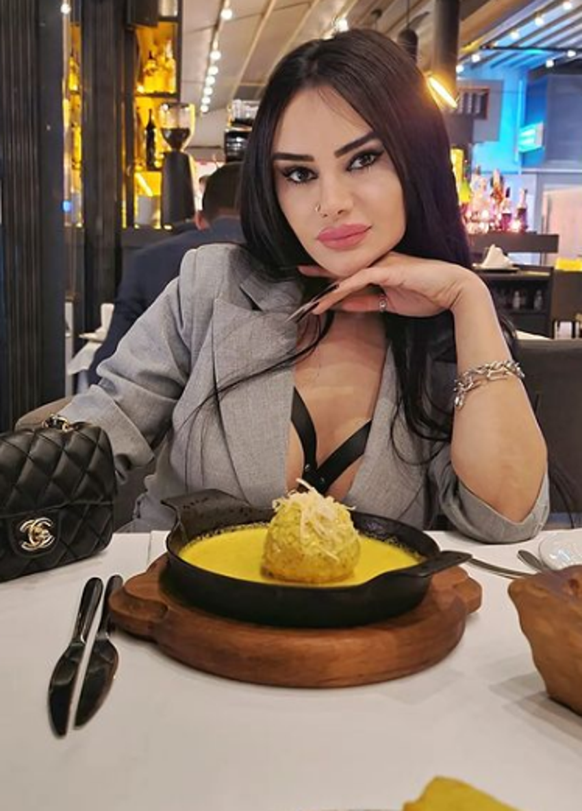 Naz Mila göğüslerini soran takipçisine verdiği yanıtla gündemde!