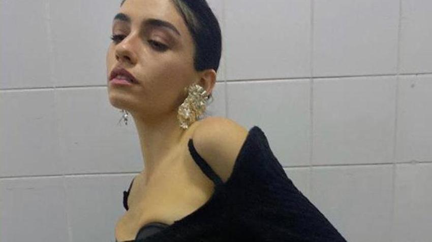 Hazar Ergüçlü sırt dekoltesiyle beğeni topladı