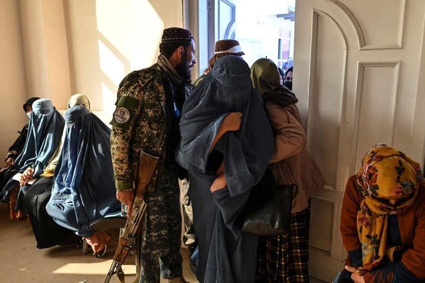 Dünya onları konuşuyor! Taliban'a rağmen başardılar! İşte 13 cesur yürek
