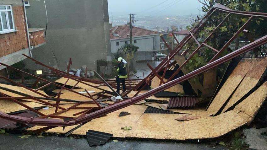 Birçok ilde fırtına hayatı felç etti! Çok sayıda ölü ve yaralı var, bir alarm daha verildi! Valilikler son dakika açıkladı...