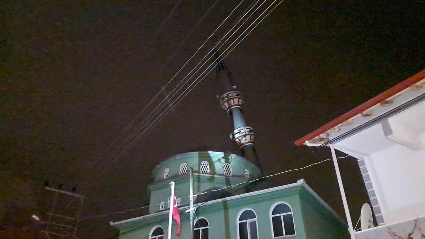 Birçok ilde fırtına hayatı felç etti! Çok sayıda ölü ve yaralı var, bir alarm daha verildi! Valilikler son dakika açıkladı...
