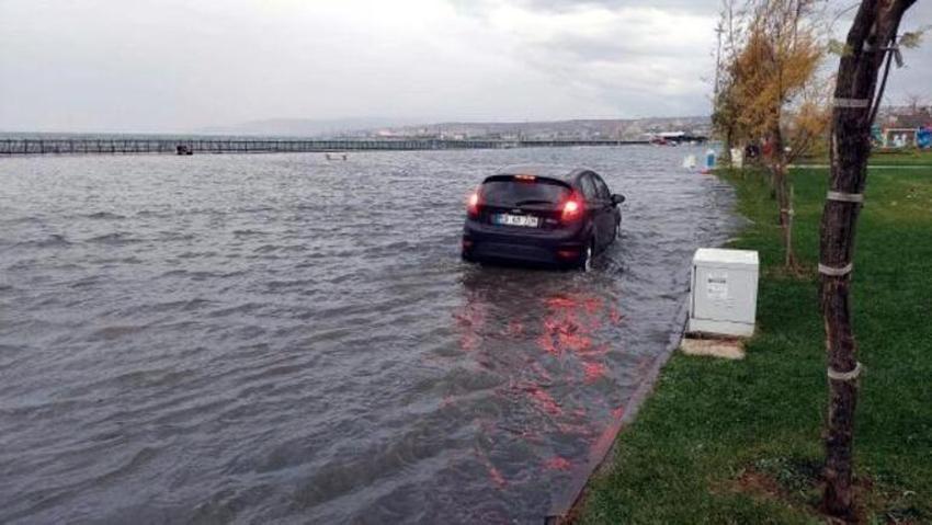 Birçok ilde fırtına hayatı felç etti! Çok sayıda ölü ve yaralı var, bir alarm daha verildi! Valilikler son dakika açıkladı...