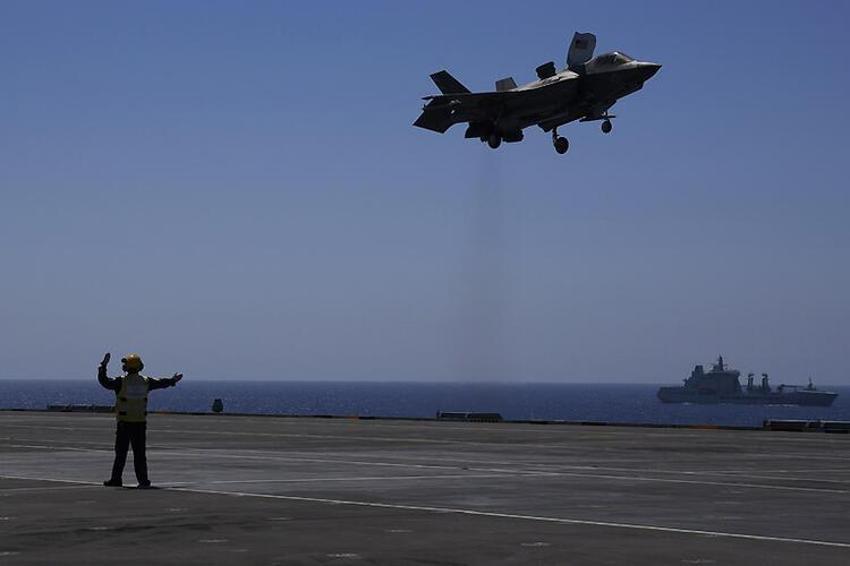 İngiltere'yi çıldırtan 16 saniyelik görüntü! 130 milyon dolarlık F-35 böyle düştü...