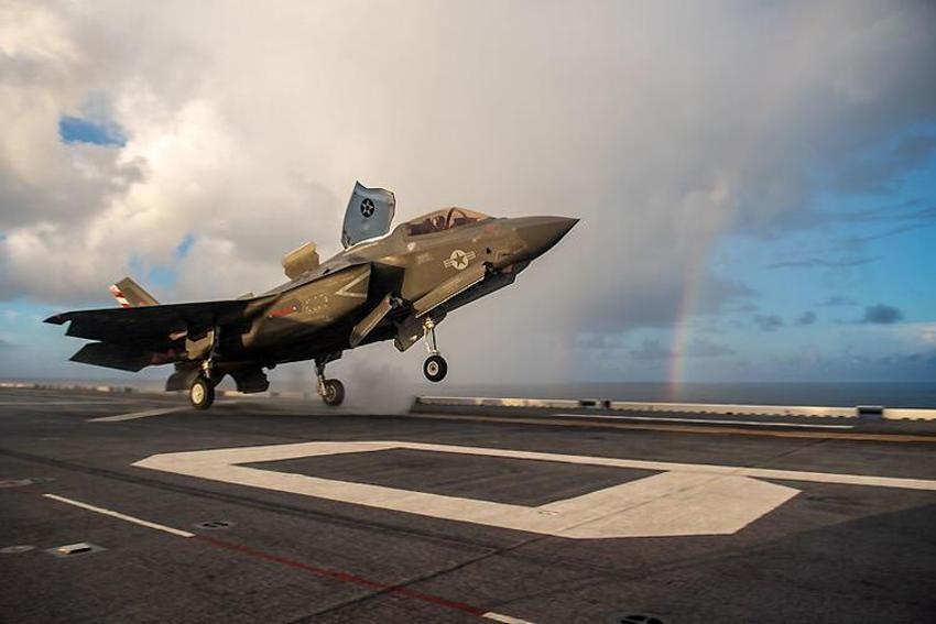 İngiltere'yi çıldırtan 16 saniyelik görüntü! 130 milyon dolarlık F-35 böyle düştü...