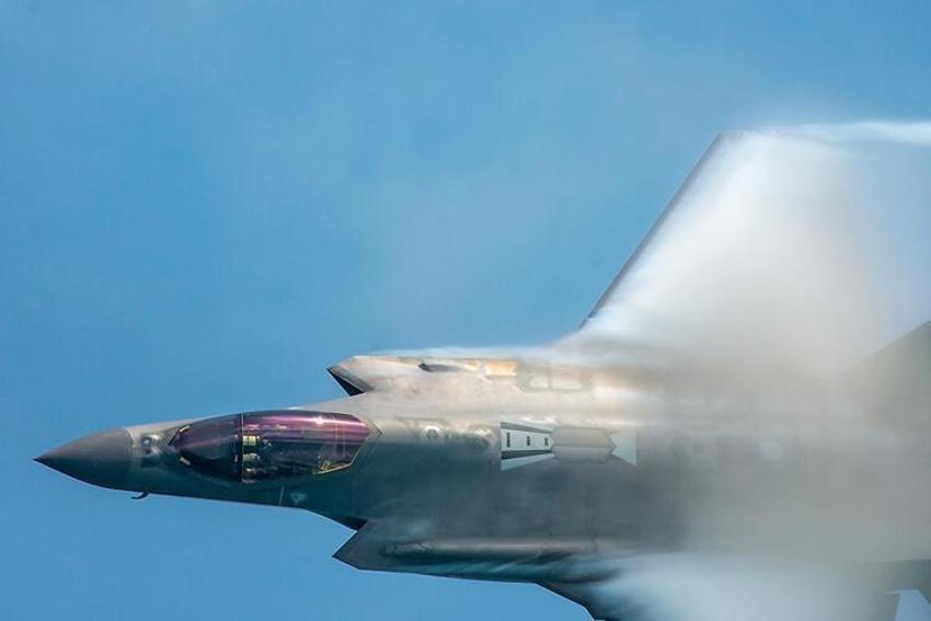 İngiltere'yi çıldırtan 16 saniyelik görüntü! 130 milyon dolarlık F-35 böyle düştü...