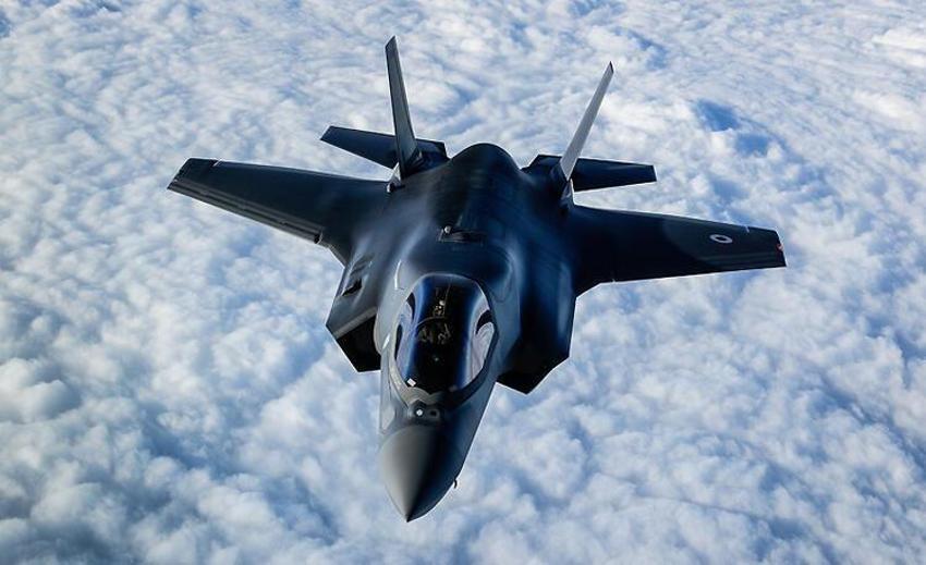 İngiltere'yi çıldırtan 16 saniyelik görüntü! 130 milyon dolarlık F-35 böyle düştü...