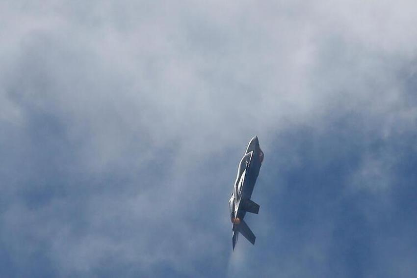 İngiltere'yi çıldırtan 16 saniyelik görüntü! 130 milyon dolarlık F-35 böyle düştü...
