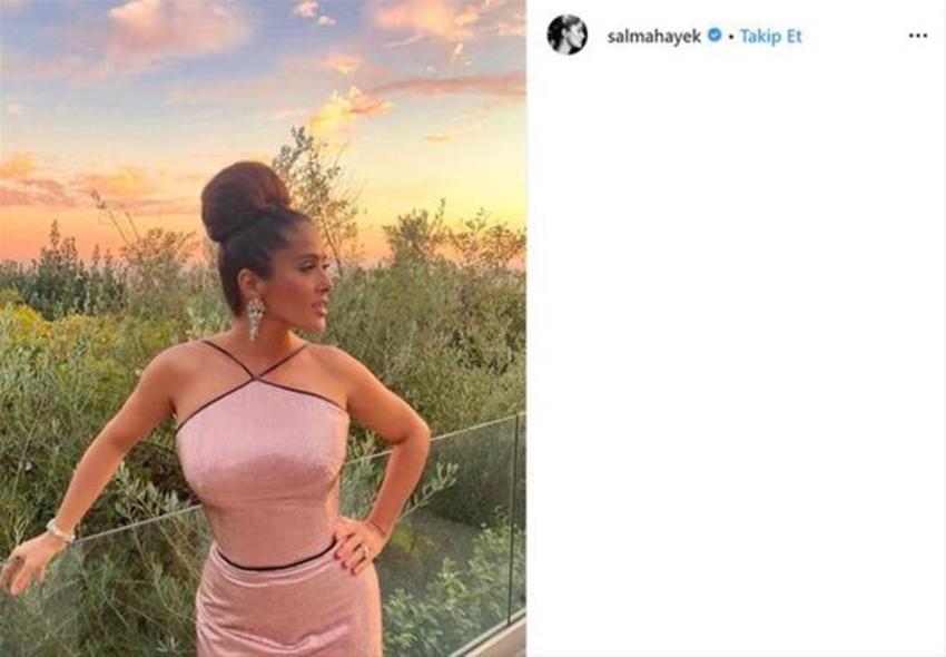 Salma Hayek havuz pozuyla dikkat çekti!