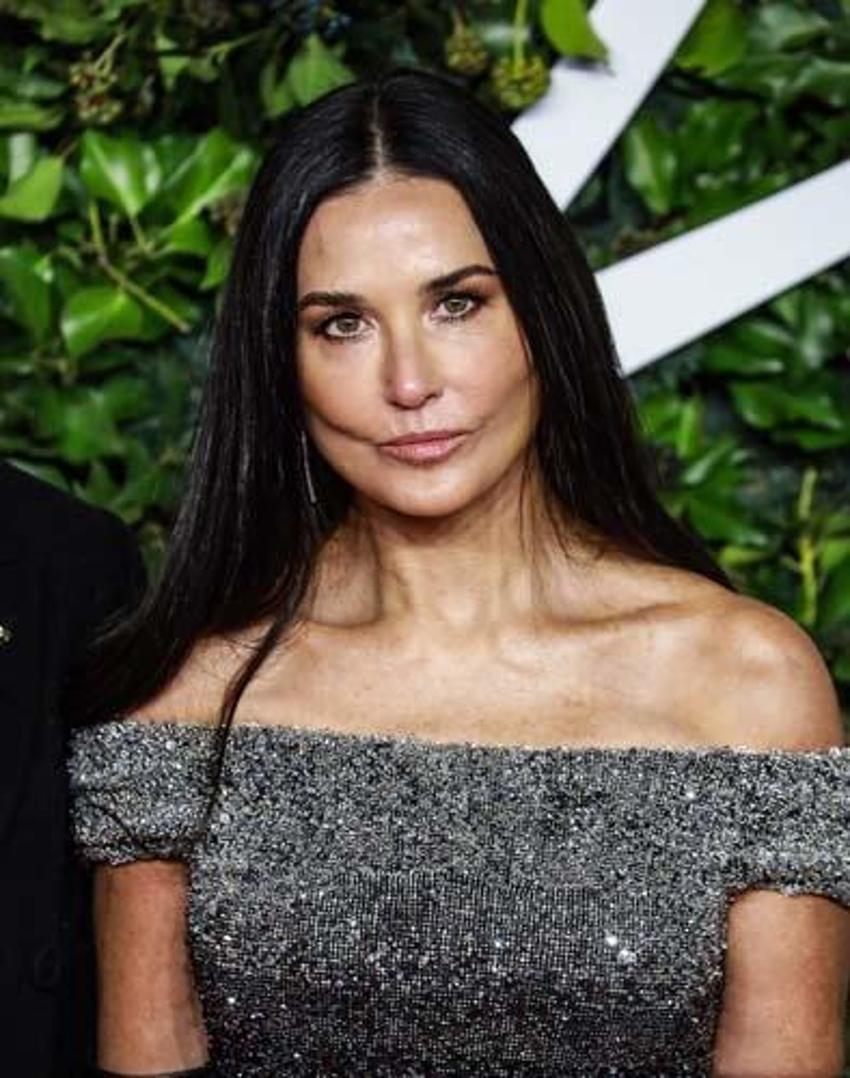 Demi Moore yüzündeki değişim ile şoke etti!