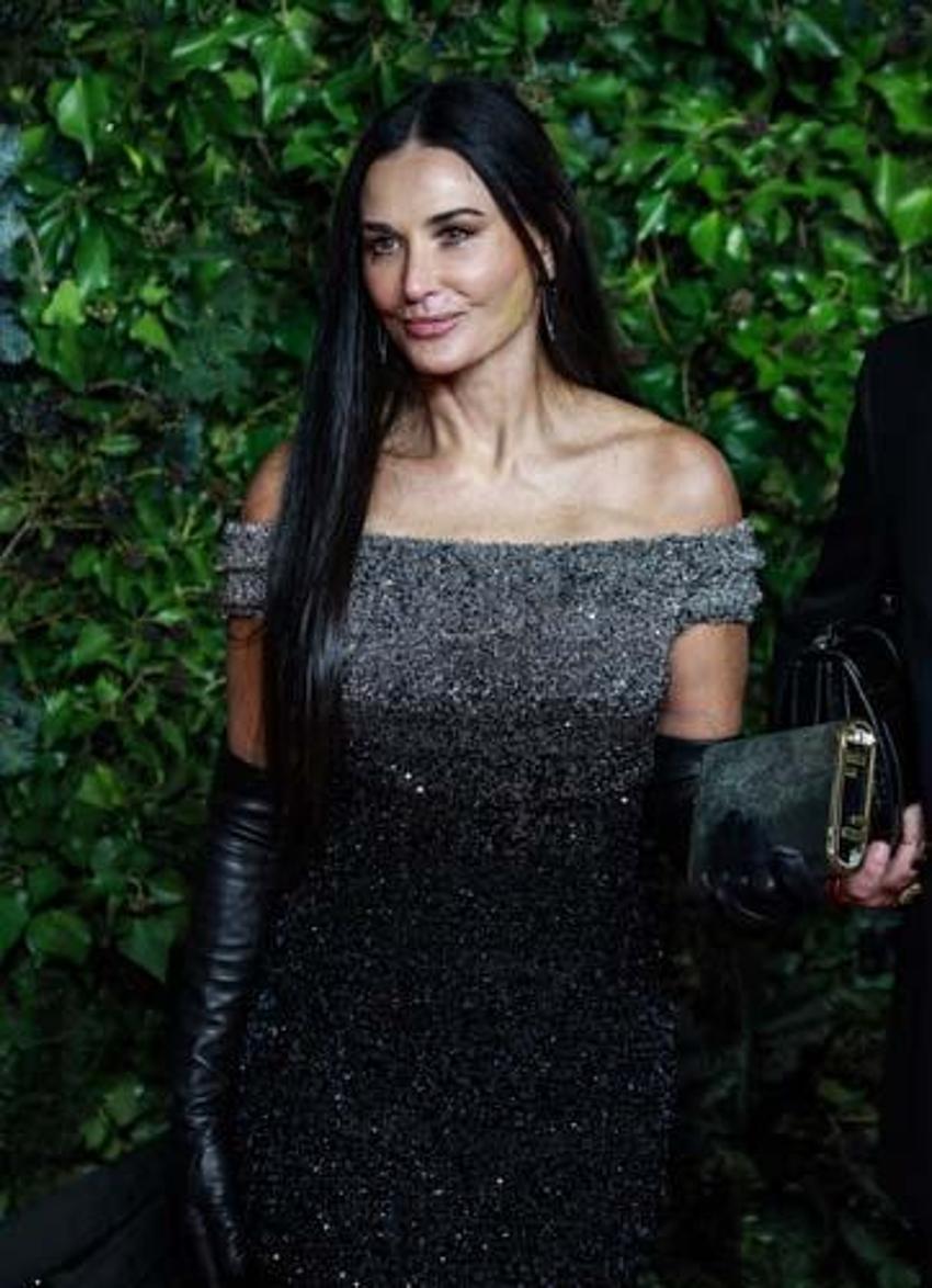 Demi Moore yüzündeki değişim ile şoke etti!