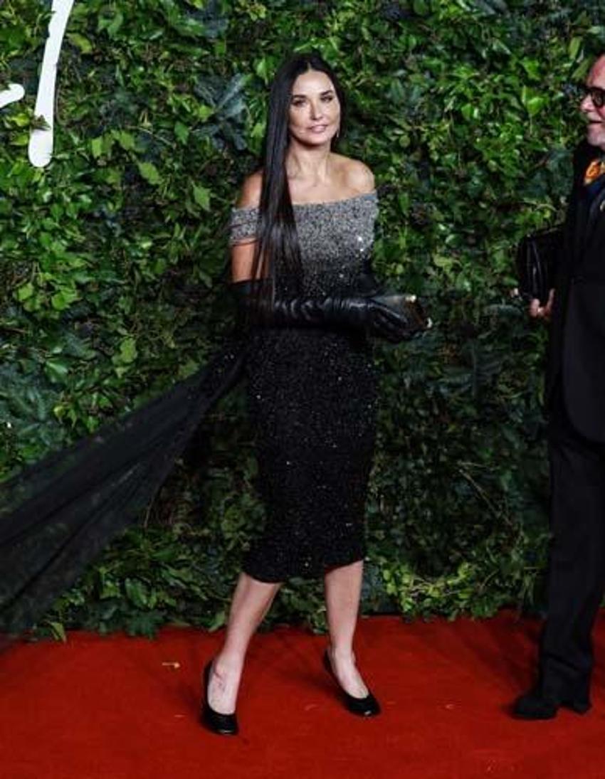 Demi Moore yüzündeki değişim ile şoke etti!