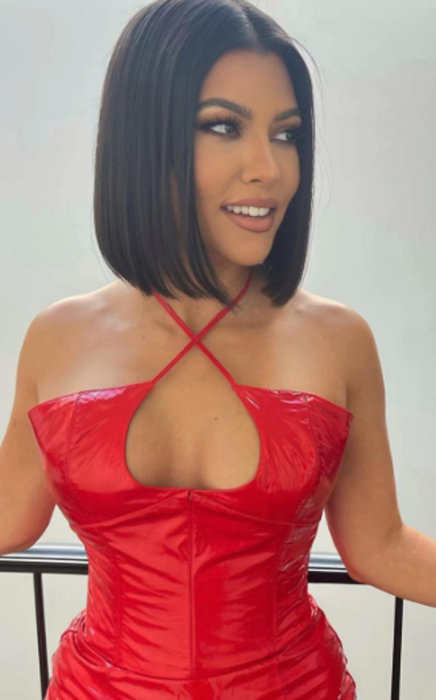 Kourtney Kardashian havuzda aşka geldi! 