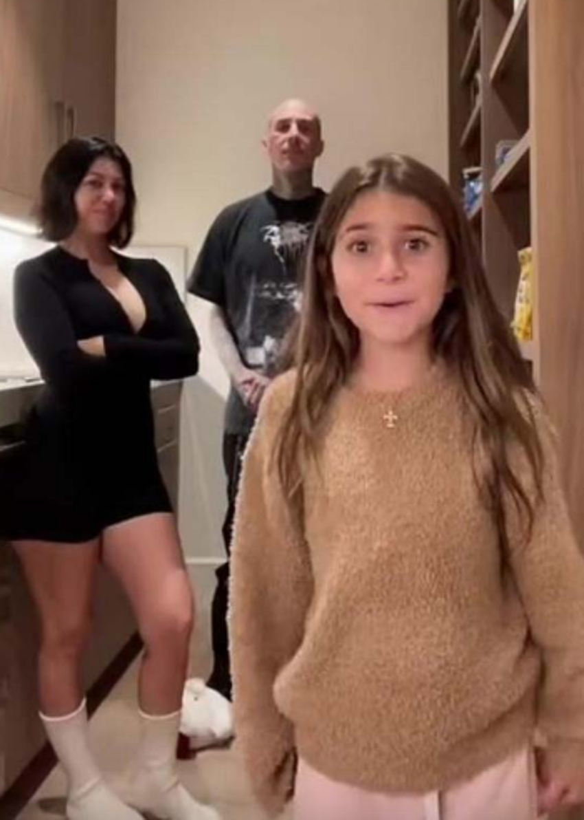 Kourtney Kardashian havuzda aşka geldi! 