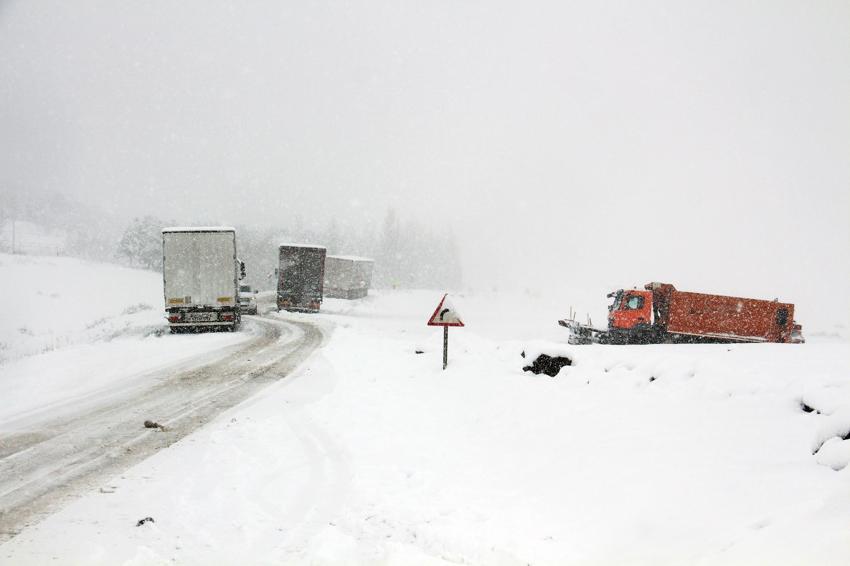 Kar yağışı geliyor! Meteoroloji son dakika açıkladı! Sıcaklık eksiye düşüyor, İstanbul, Ankara ve İzmir dahil birçok şehirde...