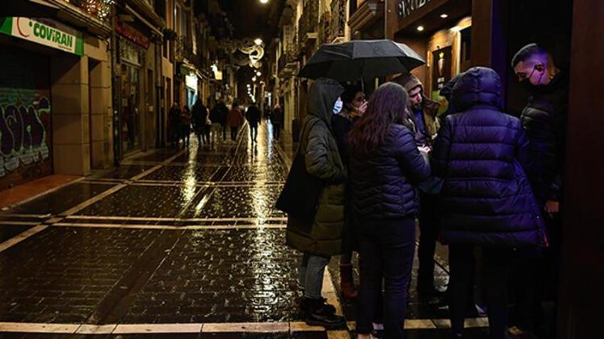 Hafta içi hafta sonu sokağa çıkma yasağıyla ilgili son dakika gelişmesi! Yeni karar belli oldu, resmen geliyor, yıl bitmeden...