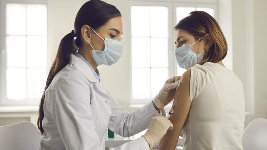 BioNTech aşısıyla ilgili flaş gelişme! Omicron varyantına karşı koruyor mu? Açıkladı