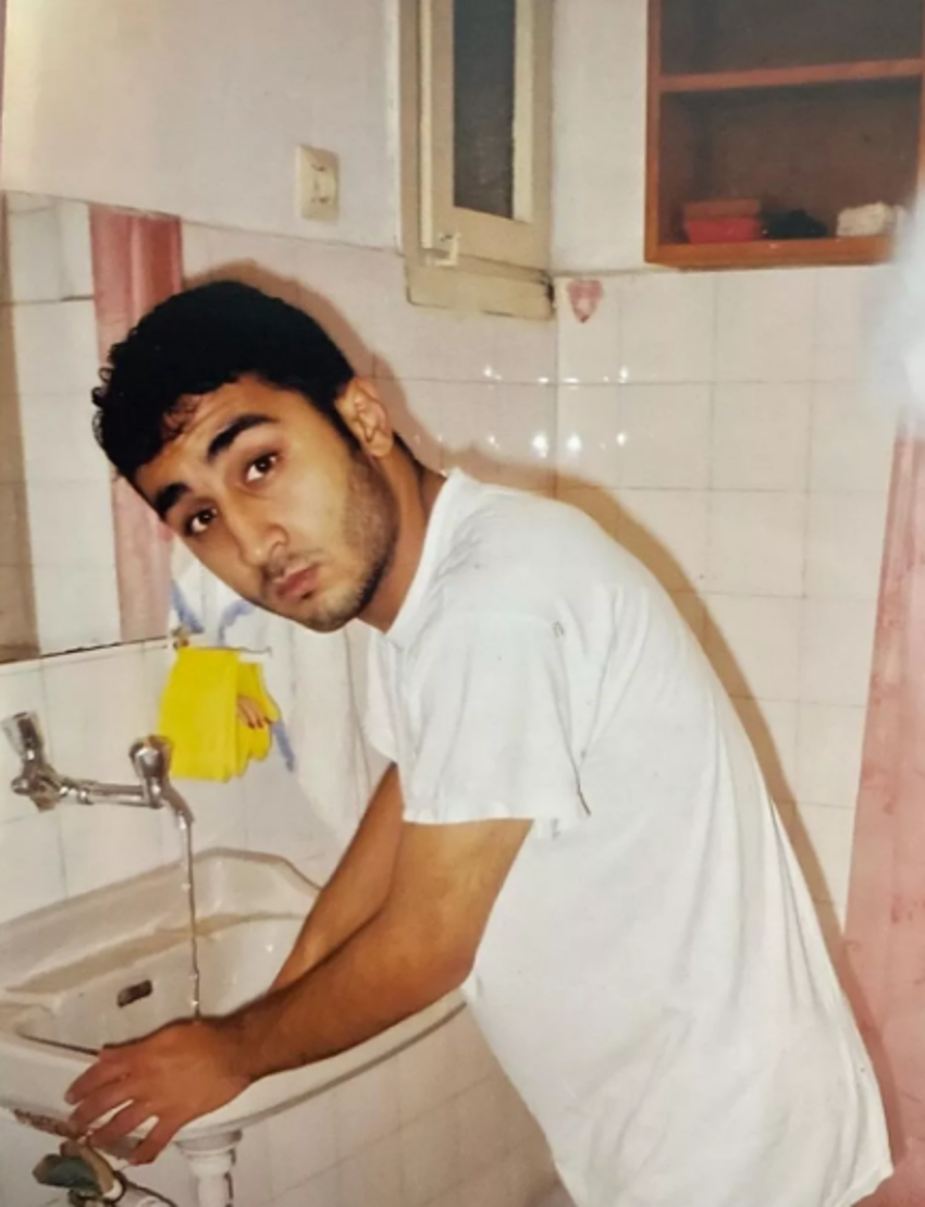 Güldür Güldür'ün Bilal'i Onur Buldu'nun öğretmen eşi güzelliğiyle büyüledi!