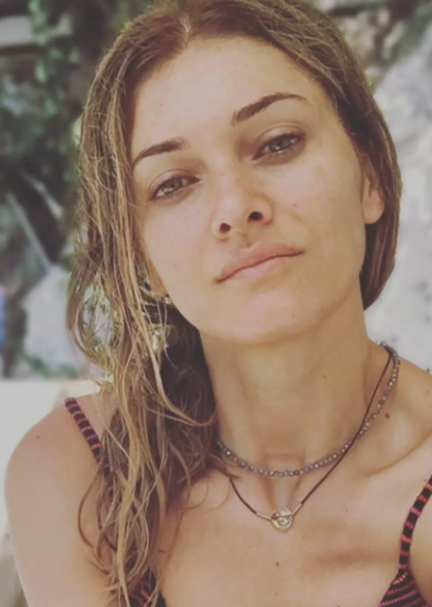 Güldür Güldür'ün Bilal'i Onur Buldu'nun öğretmen eşi güzelliğiyle büyüledi!