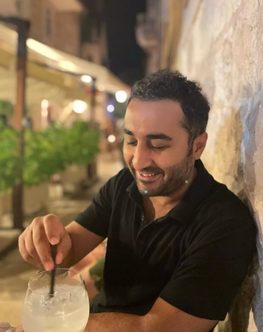 Güldür Güldür'ün Bilal'i Onur Buldu'nun öğretmen eşi güzelliğiyle büyüledi!