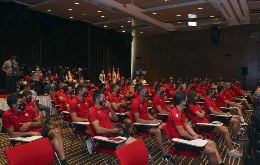 Fenerbahçe'nin gündemindeki 2 hocayı açıkladı! 'Biriyle iddialı olursunuz ötekiyle gelişirsiniz'