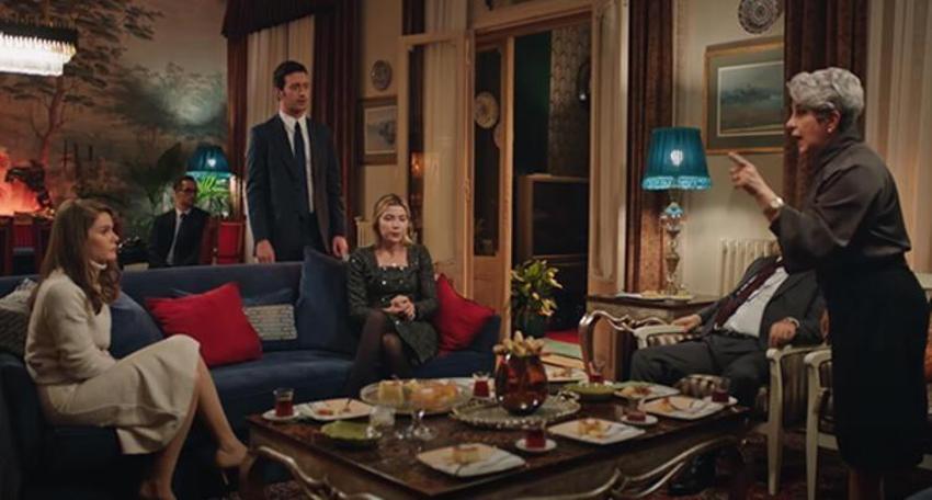 Camdaki Kız'da Adil Bey yakalandı! 'Feride sana korseyi giydirir'