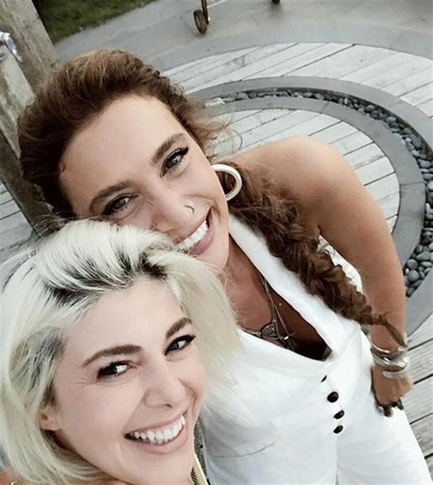 Gözde Kansu yeni bir aşka yelken açtı! Ünlü şarkıcı ile...