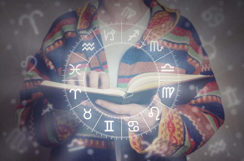 Ünlülerin astroloğu Kassandra, 2022 yılı kehanetlerini anlattı! Doğal afetlere dikkat çekti