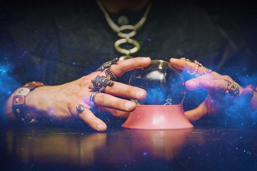 Ünlülerin astroloğu Kassandra, 2022 yılı kehanetlerini anlattı! Doğal afetlere dikkat çekti