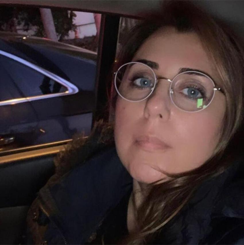 Seher Dilovan: Sahnede aşırı dekolte giyenler sağlıklı bir ruh halinde değil