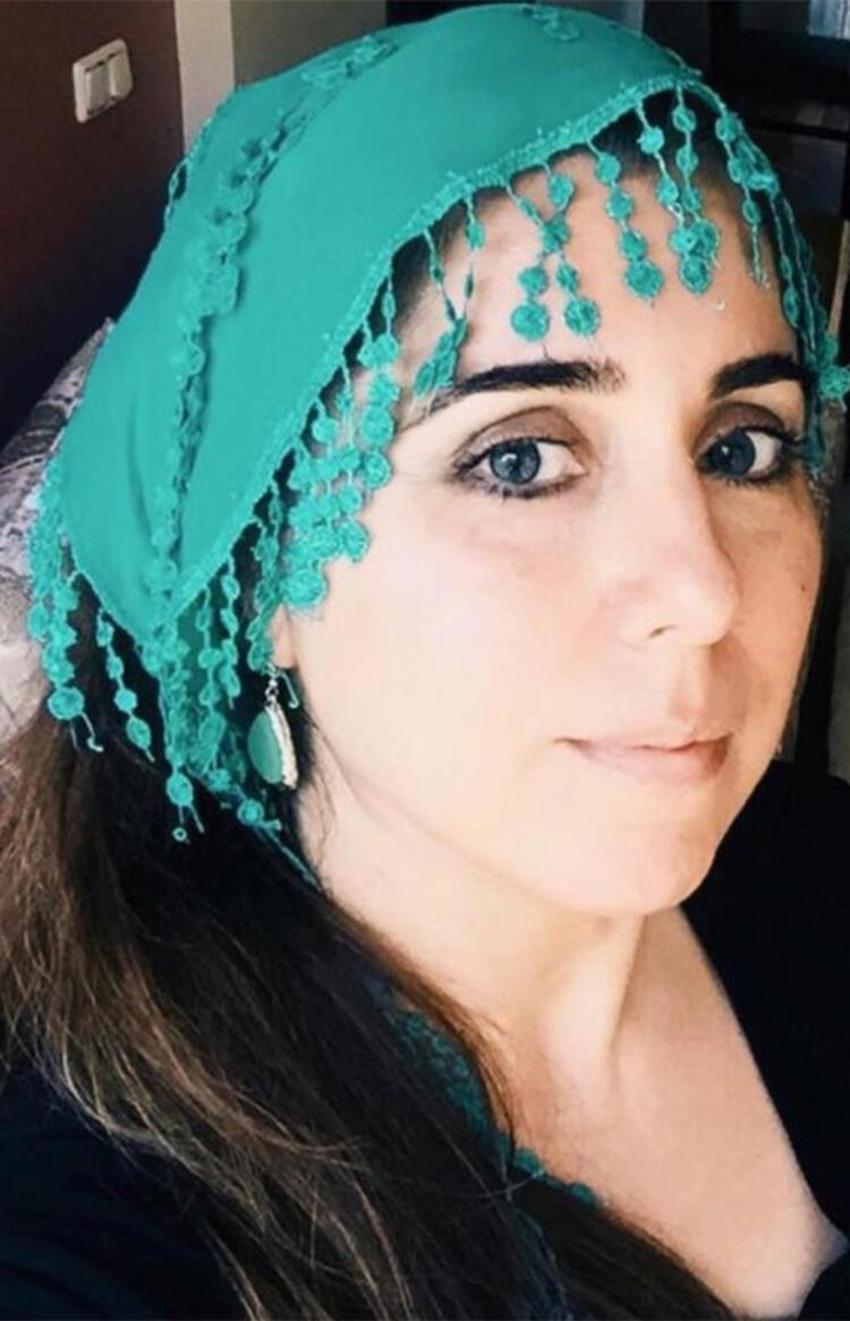 Seher Dilovan: Sahnede aşırı dekolte giyenler sağlıklı bir ruh halinde değil