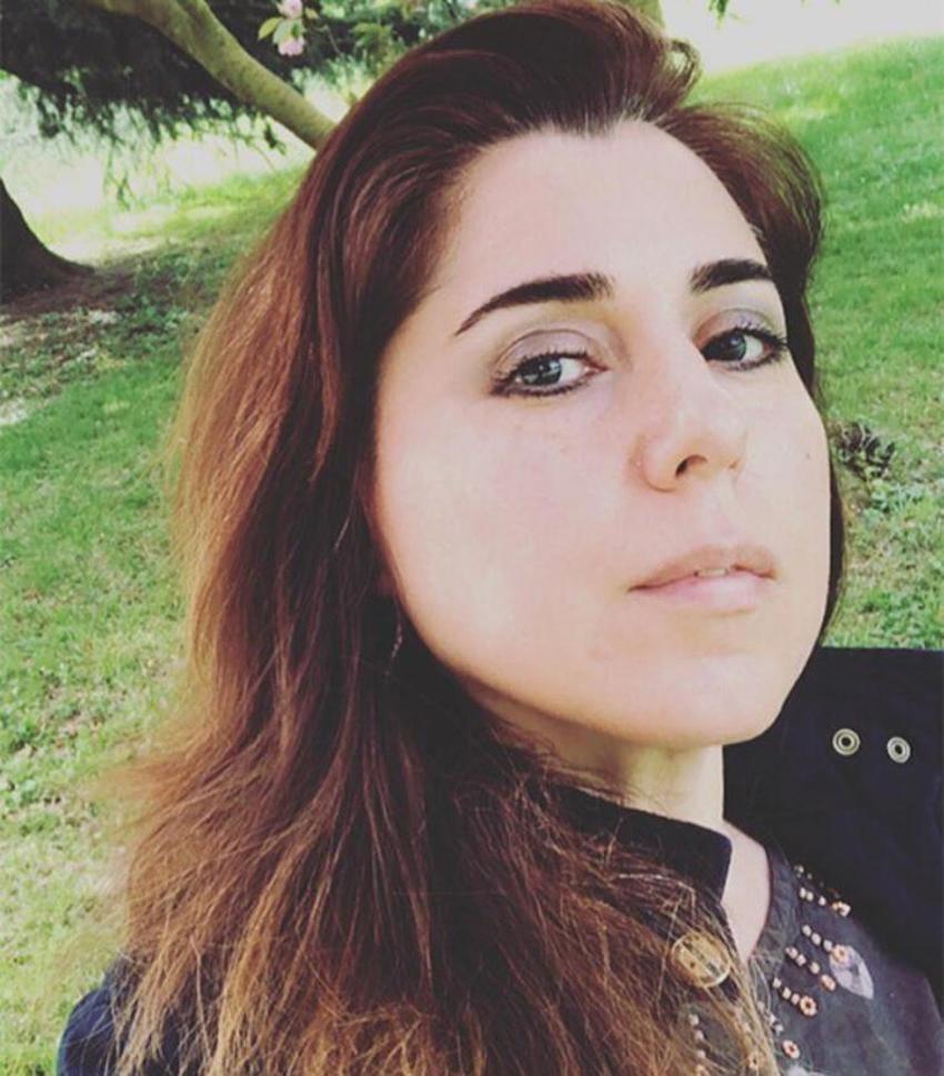 Seher Dilovan: Sahnede aşırı dekolte giyenler sağlıklı bir ruh halinde değil