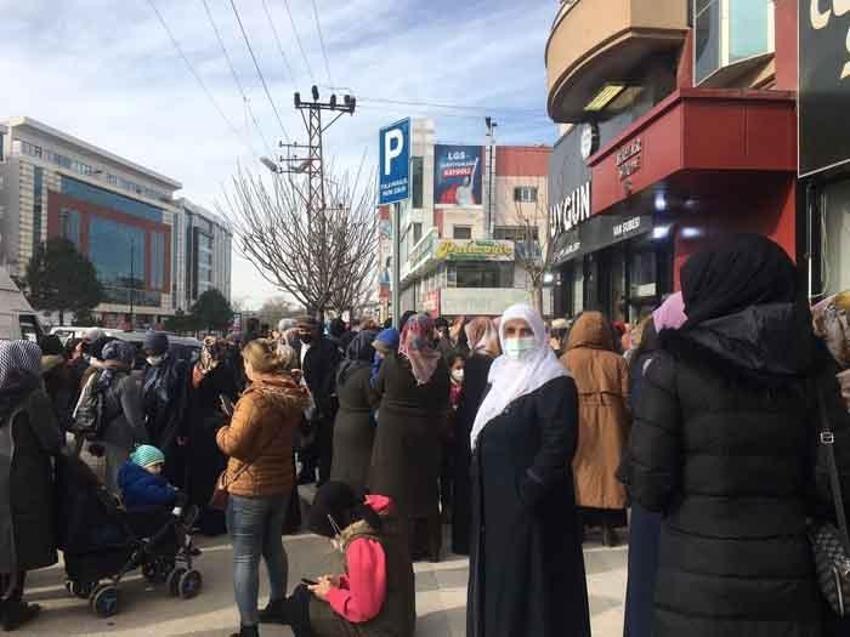 AVM açılışında izdiham: 'Dolara inat indirime gittik'