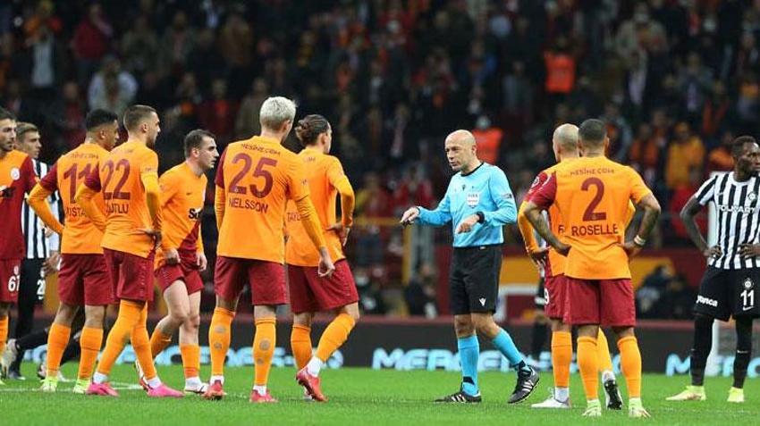 Galatasaray-Altay maçına Cüneyt Çakır damga vurdu! Gol ve penaltı...