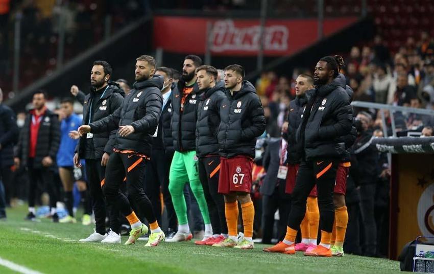 Galatasaray-Altay maçına Cüneyt Çakır damga vurdu! Gol ve penaltı...