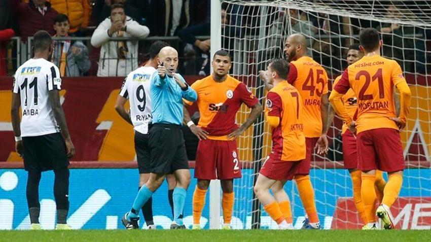 Galatasaray - Altay'a takıldı! Fernando Muslera'dan Cüneyt Çakır'a sert tepki...