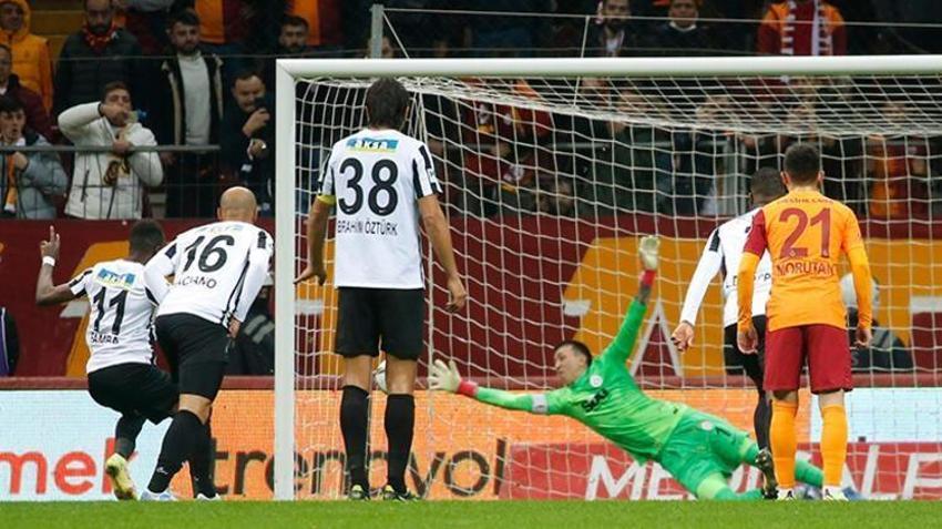 Galatasaray - Altay'a takıldı! Fernando Muslera'dan Cüneyt Çakır'a sert tepki...