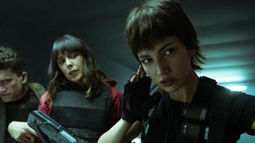 La Casa de Papel'in Tokyo'su Ursula Corbero kıyafetiyle olay yarattı!