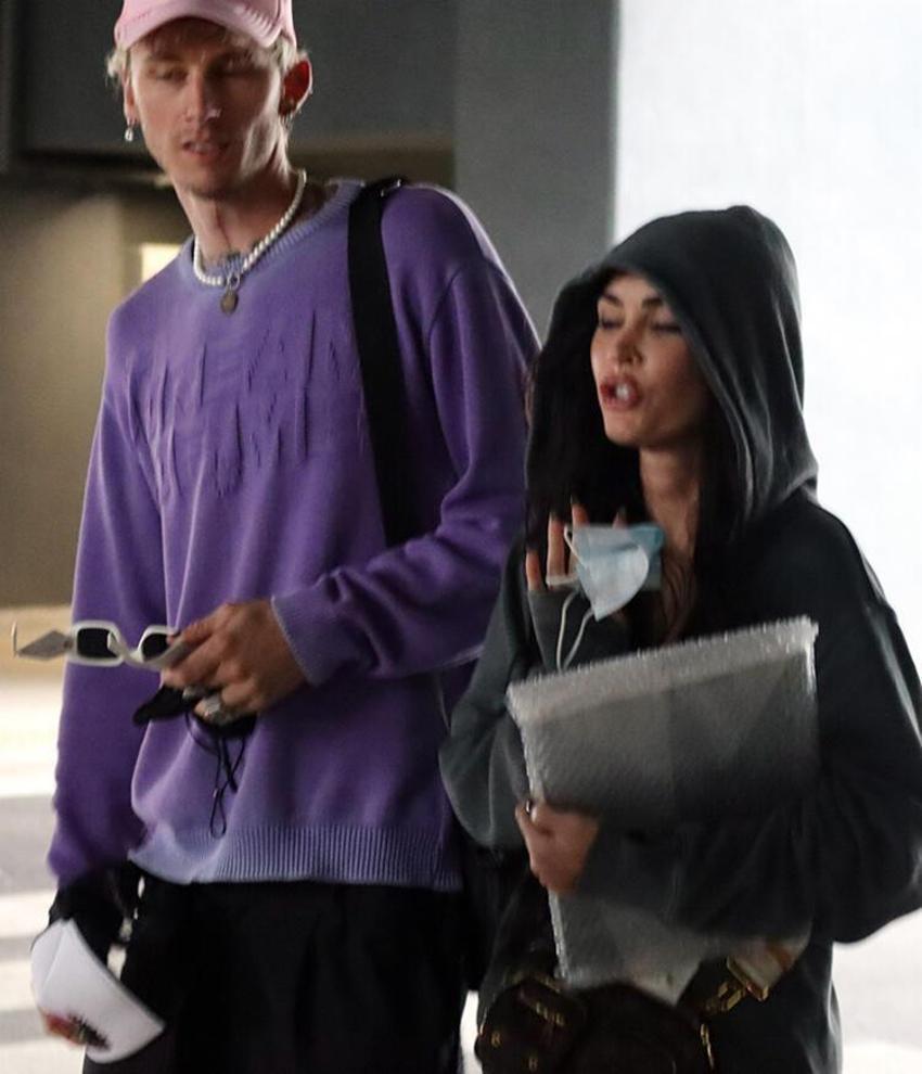 Machine Gun Kelly: Megan Fox'u etkilemeye çalışırken kendime bıçak sapladım