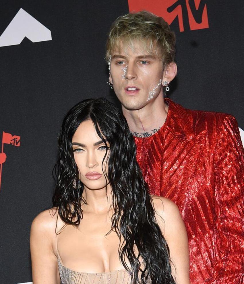 Machine Gun Kelly: Megan Fox'u etkilemeye çalışırken kendime bıçak sapladım