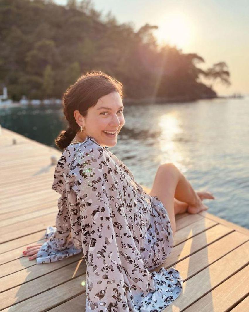 Bergüzar Korel bebeğiyle ilk fotoğrafını paylaştı!
