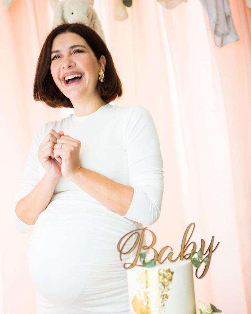 Bergüzar Korel bebeğiyle ilk fotoğrafını paylaştı!
