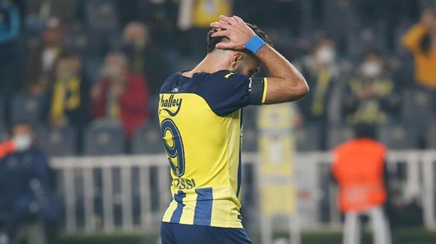 Oyuna girerken önce yuhalandı sonra saha içerisinde alay edildi! Fenerbahçe'nin eski yıldızına şok