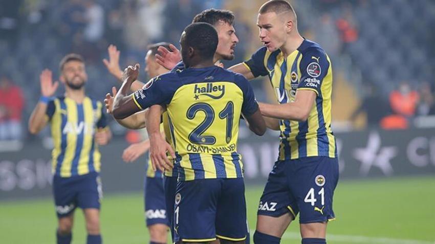 Oyuna girerken önce yuhalandı sonra saha içerisinde alay edildi! Fenerbahçe'nin eski yıldızına şok