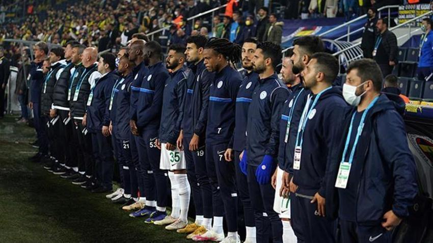 Oyuna girerken önce yuhalandı sonra saha içerisinde alay edildi! Fenerbahçe'nin eski yıldızına şok
