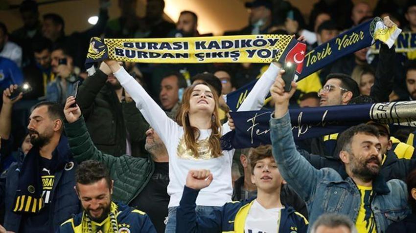 Oyuna girerken önce yuhalandı sonra saha içerisinde alay edildi! Fenerbahçe'nin eski yıldızına şok