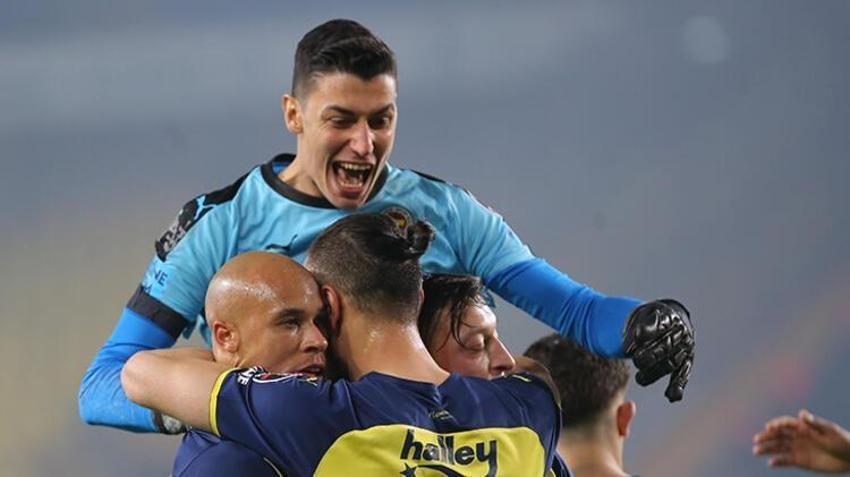 Oyuna girerken önce yuhalandı sonra saha içerisinde alay edildi! Fenerbahçe'nin eski yıldızına şok
